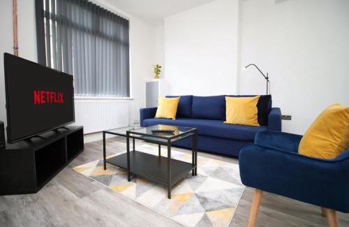 Port Talbot House | 3-Bed Townhouse - Central, Free parking