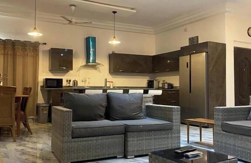 Accra Villa | 3 Bed Villa-Private Garden-OffStreetParking-AirCon
