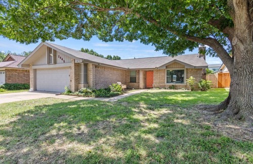South Arlington House | 3 Bed W/Pool I 15 Mins to AT&T Stadium & Six Flags