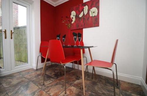 Newport House | 3 Bed with Free Parking - Merriotts 1 by Tŷ SA