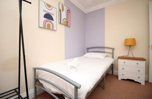 Newport House | 3 Bed with Free Parking - Merriotts 1 by Tŷ SA