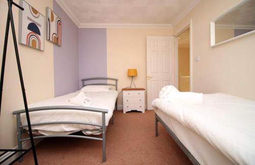 Newport House | 3 Bed with Free Parking - Merriotts 1 by Tŷ SA
