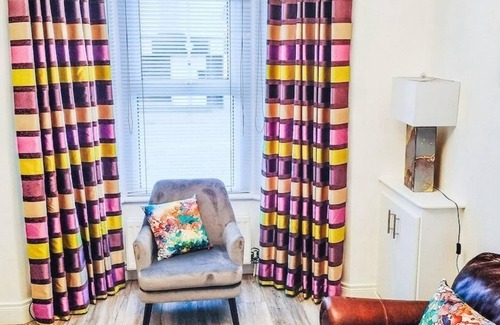 Lisburn House | 3 Bedroom House, 16 minutes to Belfast + Parking