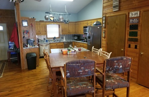 Scottsville Cabin | 3 Bedroom, 1 1/2 bath, Lakeview Cabin -pontoon available- June-Sept