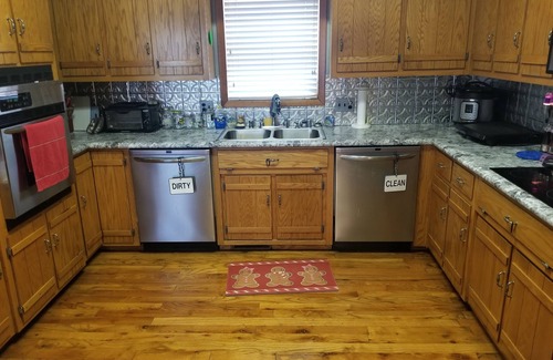 Scottsville Cabin | 3 Bedroom, 1 1/2 bath, Lakeview Cabin -pontoon available- June-Sept
