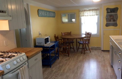 Snug Harbor House | 3 Bedroom 1 Bath With Central AC 1 Mile From East Matunuck Beach