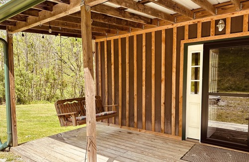 Wellington Cabin | 3 bedroom 1 full bath cabin 10 minutes from Cave Run Lake