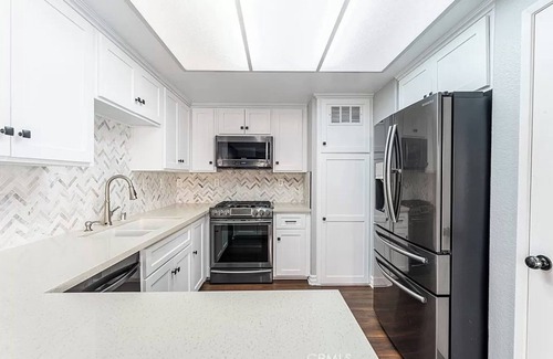Newhall Apartment | 3-bedroom 2.5 bathroom apartment in Santa Clarita for Rent.