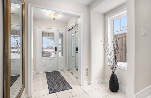 Ottawa Division House | 3 bedroom 2.5 Bath house- Short-term