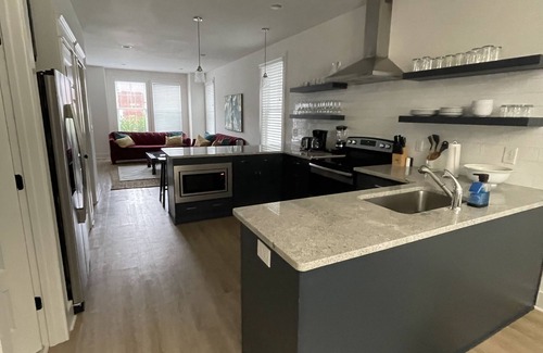 Radnor House | 3-bedroom 2.5 bath new the zoo