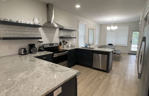Radnor House | 3-bedroom 2.5 bath new the zoo