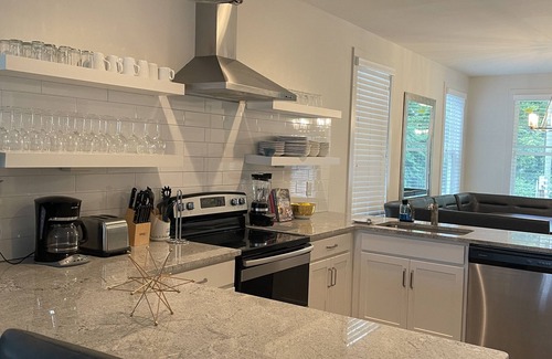 Radnor House | 3 bedroom 2.5 bath with free parking