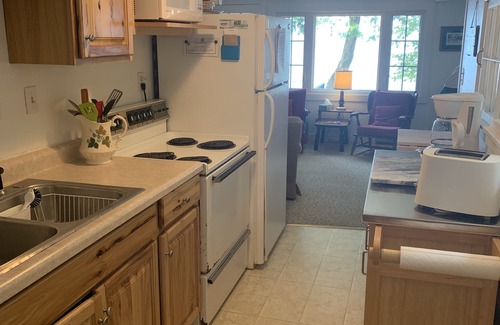 Gills Rock House | 3 Bedroom, 2 bath cottage on the shores of Garrett Bay with private beach