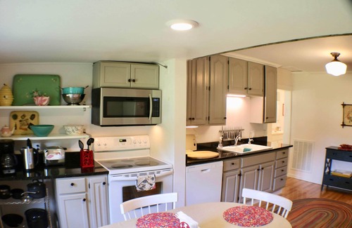 Hillsborough House | 3-bedroom, 2 bath farmhouse in beautiful Hillsborough with highspeed WiFi & more