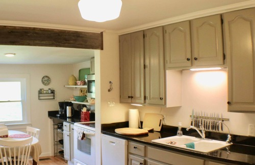 Hillsborough House | 3-bedroom, 2 bath farmhouse in beautiful Hillsborough with highspeed WiFi & more