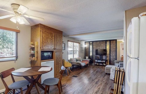 Murray House | 3-bedroom 2 bath home located steps fromna marina on Kentucky lake!