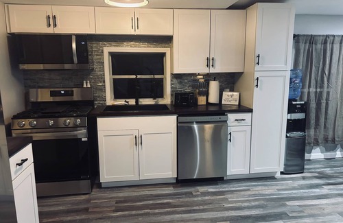 Jamestown House | 3-bedroom 2-bath home in charming Jamestown with AC, WiFi