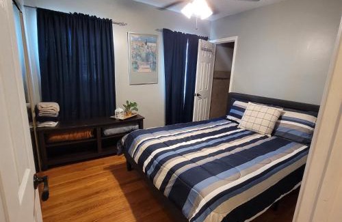 Pico - Robertson House | 3 bedroom 2 bath home with Jacuzzi near Beverly Hills, wi-fi, Jacuzzi, Roku, BBQ, giant games family fun