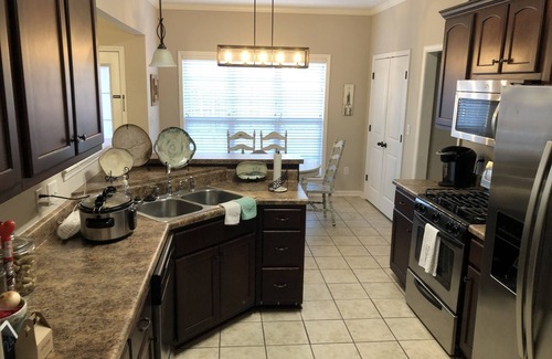 Twelve Oaks House | 3 bedroom 2 bath Home 🏠
