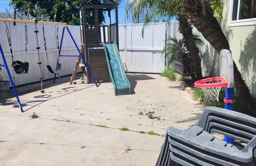 Northwest Anaheim House | 3 Bedroom 2 bath house w/Pool & BBQ close to Knotts and Disney