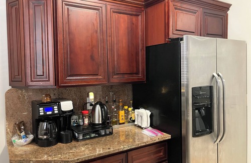 Queens House | 3-bedroom 2-bath house in quiet FLUSHING - WiFi, AC, fully furnished + 1 parking