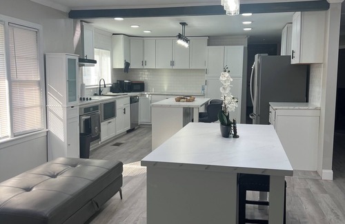 Bruce House | 3-bedroom 2 bath nice deck every convenience of home 30 minutes from Oxford