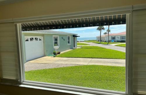O'byrne House | 3 bedroom 2 bath Pet Friendly Ocean View 4 houses from beach