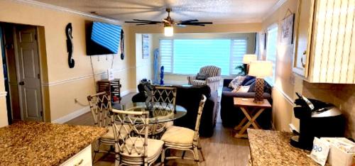 O'byrne House | 3 bedroom 2 bath Pet Friendly Ocean View 4 houses from beach