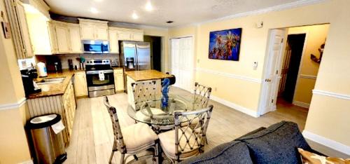 O'byrne House | 3 bedroom 2 bath Pet Friendly Ocean View 4 houses from beach