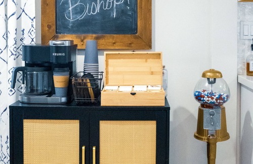 Bishop House | 3 bedroom 2 bath private house,walkable to restaurants, shops, and breweries.