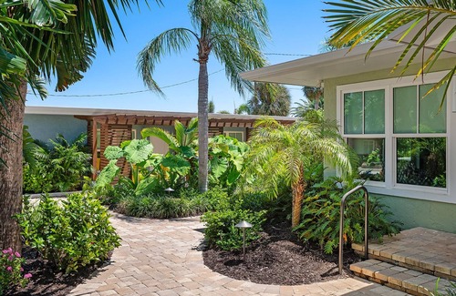 Nokomis Villa | 3 Bedroom/2 Bath Villa (Ground Level) - Unit 5/B