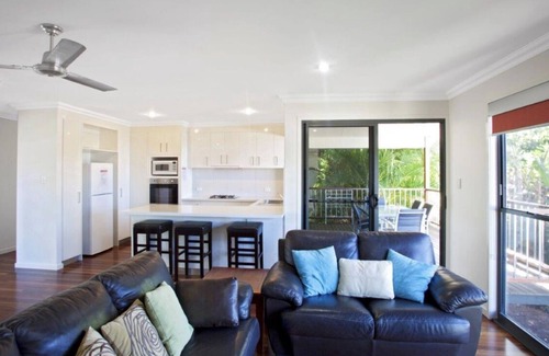 Agnes Water House | 3 Bedroom, 2 bathrooms. Ocean view, 5 minute walk to shops and beach