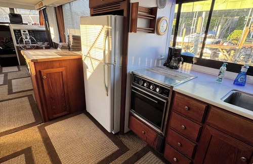 Harrison Boat Rental | 3 Bedroom, 2 Bathroom, Stationary 60' [sixty ft] House Boat, Sleeps 6