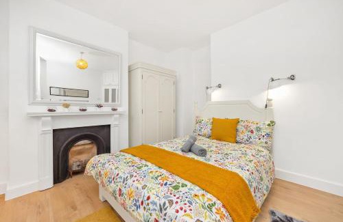 West Kensington Apartment | 3 Bedroom 2 Bathroom Victorian Flat In Kensington