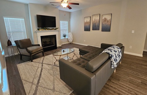 West Columbia House | 3 bedroom, 2 full bath with 2 car garage and private backyard