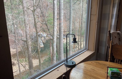 Morganton Cabin | 3-bedroom 2 & half baths cabin sleeps 8. Fast WiFi, directly on the Henry River.
