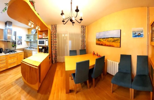 Vilanova I la Geltru Villa | 3 Bedroom, 3 Bath Beach Villa with private free parking, Air Conditioning, fast free WiFi, workspace, private laundry machines, and private garden and patio