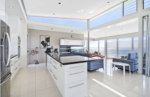 Point Lookout House | 3 bedroom 3 bathroom holiday house with stunning views from all rooms.
