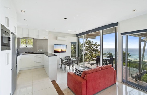 Point Lookout House | 3 bedroom 3 bathroom holiday house with stunning views from all rooms.