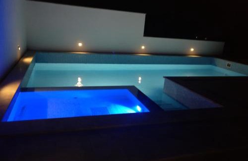 Tomicici House | 3 bedroom 3 bathroom pool Ivy House Montenegro