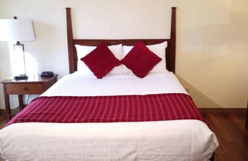 Avon Cabin | 3-bedroom/3 baths/Vail/outdoor pool/sleeps 8 /2.00 trans. to Mt.nFull Kitchen