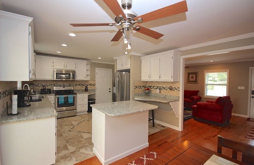 Fayetteville House | 3 Bedroom /3 Full Bath Fully Furnished Home For Rent.