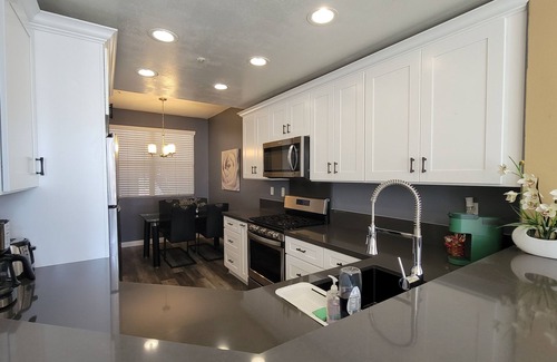 Tustin House | 3 bedroom + 3 full bathroom modern home in Tustin/Irvine. 15 MINUTES TO DISNEY
