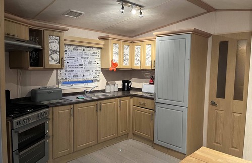 Heacham Ski Chalet | 3 Bedroom 6 Berth Pets go Free van With Decking