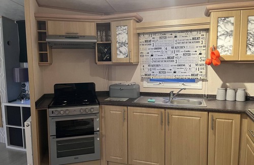 Heacham Ski Chalet | 3 Bedroom 6 Berth Pets go Free van With Decking
