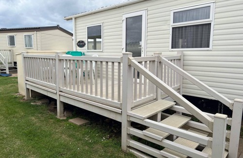 Heacham Ski Chalet | 3 Bedroom 6 Berth Pets go Free van With Decking