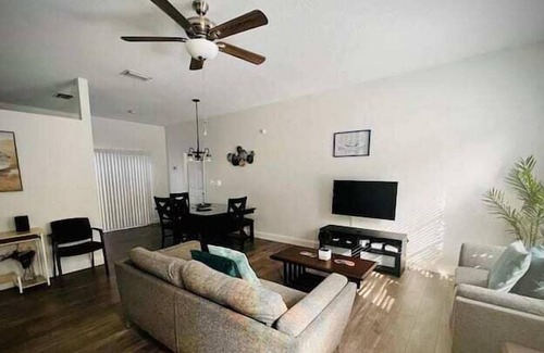 Bayou Oaks Apartment | 3 Bedroom 685606 by Houzlet
