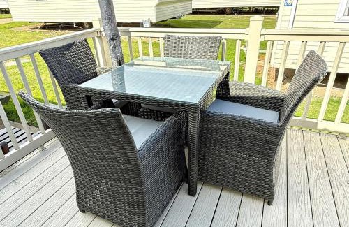 Winestead Resort | 3 Bedroom 8 birth Caravan - Sand Le Mere