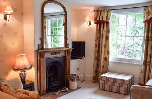 Stratford-upon-Avon Cottage | 3 bedroom accommodation in Alveston, Stratford-upon-Avon