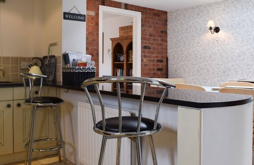 Stratford-upon-Avon Cottage | 3 bedroom accommodation in Alveston, Stratford-upon-Avon